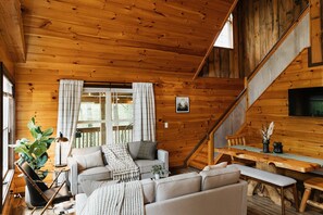 Een smart-tv en een tafeltennistafel