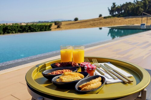 Oikos Sani Suites  ❤️ Live the perfect summer experience near the best beaches 