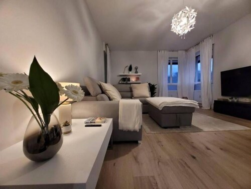 View lovely 3bed-2bath condo full furnished.