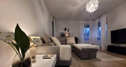 View lovely 3bed-2bath condo full furnished.
