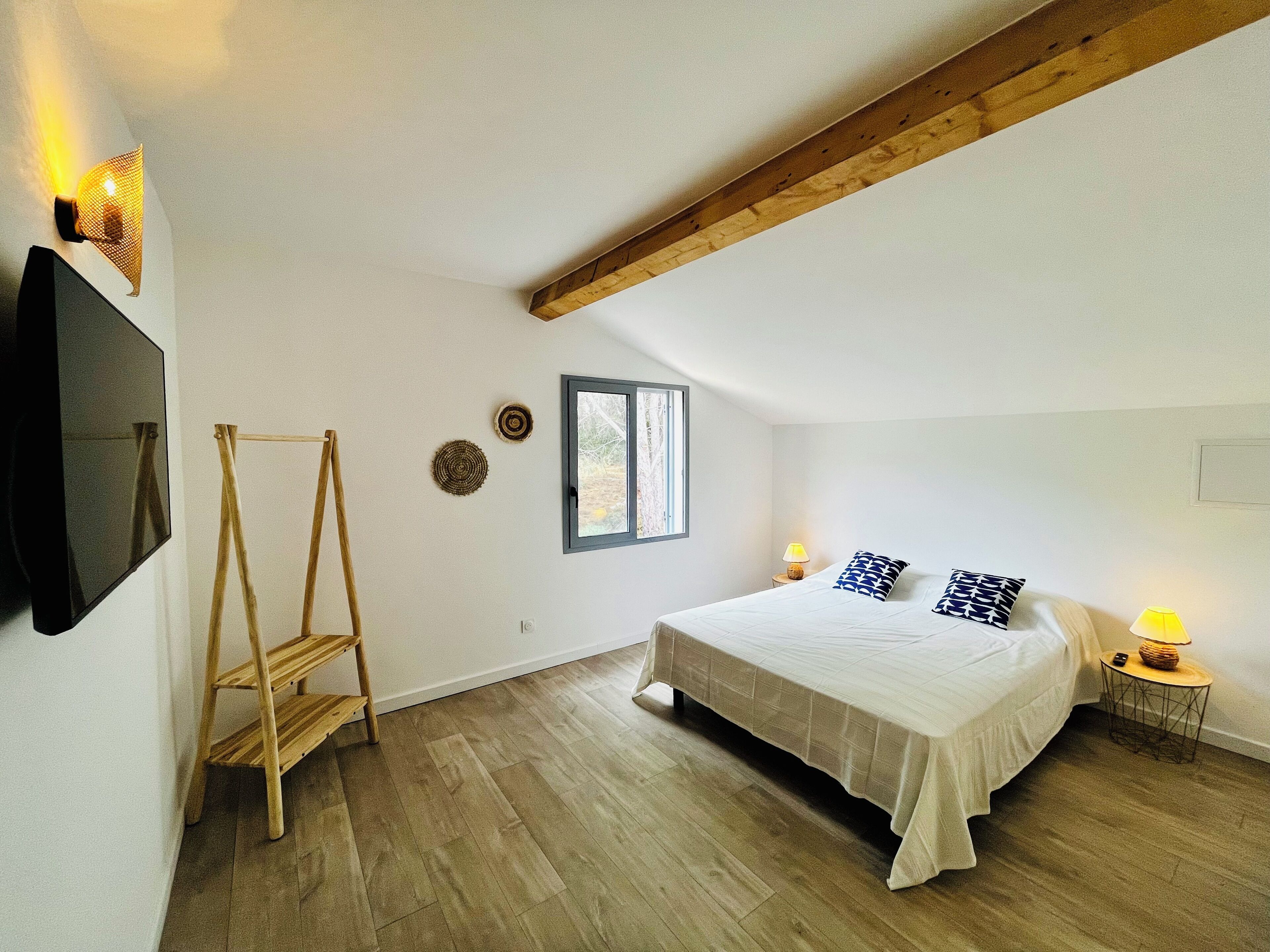 Klassieke tweepersoonskamer, 1 queensize bed | Geluiddichte muren, gratis wifi, beddengoed