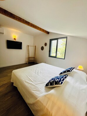 經典雙人房, 1 張加大雙人床 | 隔音、免費 Wi-Fi、床單