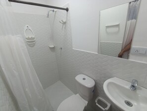 Basic Studio | Bathroom