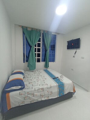 Basic Studio | Free WiFi, bed sheets - Aparta Estudios el Descanso (Cali)