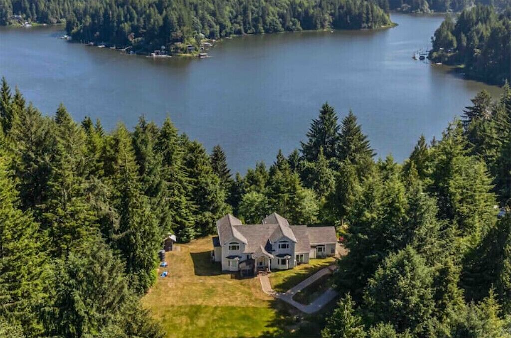 Lakefront with Pool+Private Dock