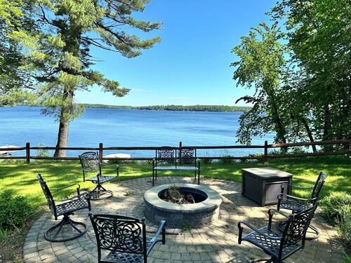 Game Room! -Lakefront 5BRM - Huge Yard