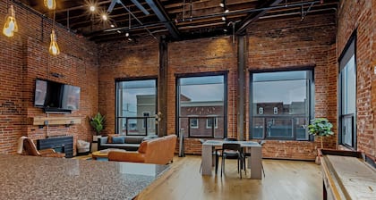 XCHNG Unit B. 3 Bedroom Luxury Loft., XCHNG. Modern Loft in the heart of Effingham.