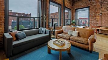 Televisión y chimenea