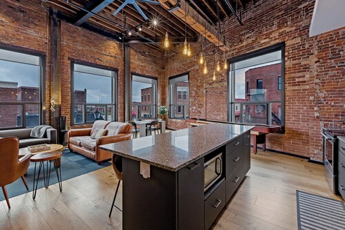 XCHNG Corner Luxury Loft, XCHNG. Modern Loft in the heart of Effingham. 