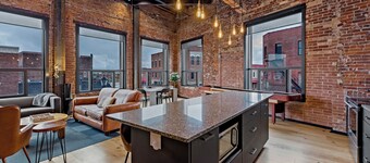 XCHNG Corner Luxury Loft, XCHNG. Modern Loft in the heart of Effingham. 