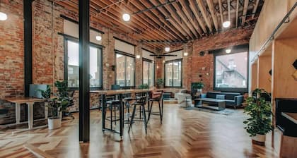 XCHNG Unit A. Luxury Suite., XCHNG. Industrial Executive Loft w/ King Bed