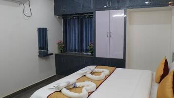 2 bedrooms, WiFi, bed sheets