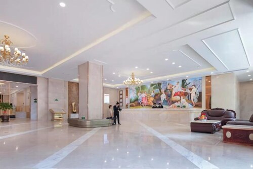 Vienna Classic Hotel (Jinjiang China Shoe Capital Wuyue Plaza)