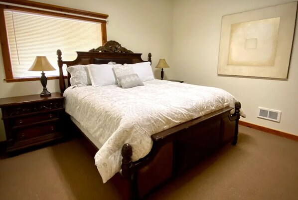 3 bedrooms, iron/ironing board, WiFi, bed sheets