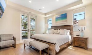 4 bedrooms, iron/ironing board, WiFi, bed sheets - Villa Acacia- Contemporary Vacation Home  (Newport Beach)