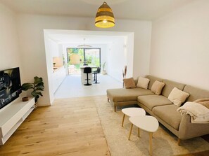 Flat-screen TV - Modern townhouse - Private Garden (Differdange)