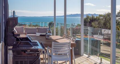 Moanavista - Large Pool and Sea Views