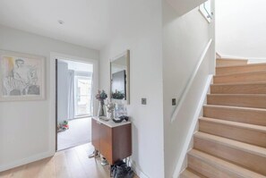 Interior - Spacious and Stylishly Designed 2BD Flat, Clapham (London)