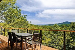 Outdoor dining - Letting Geaux| Hot Tub + Pool Table + Fire Pit (Young Harris)