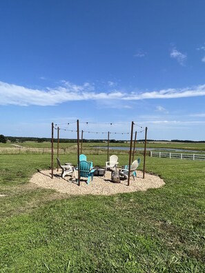 Property grounds - The Blackberry Room @ Prairie Base, luxury king studio (Rolla)