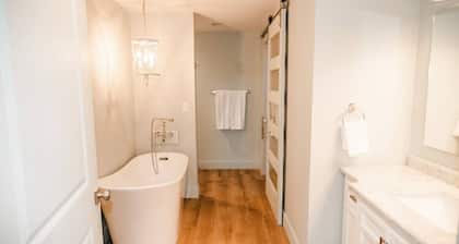 The Blackberry Room @ Prairie Base, luxury king studio