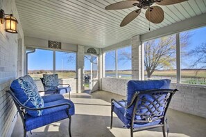 Interior - Headquarters @ Prairie Base, Roomy 2 King Ensuites (Rolla)