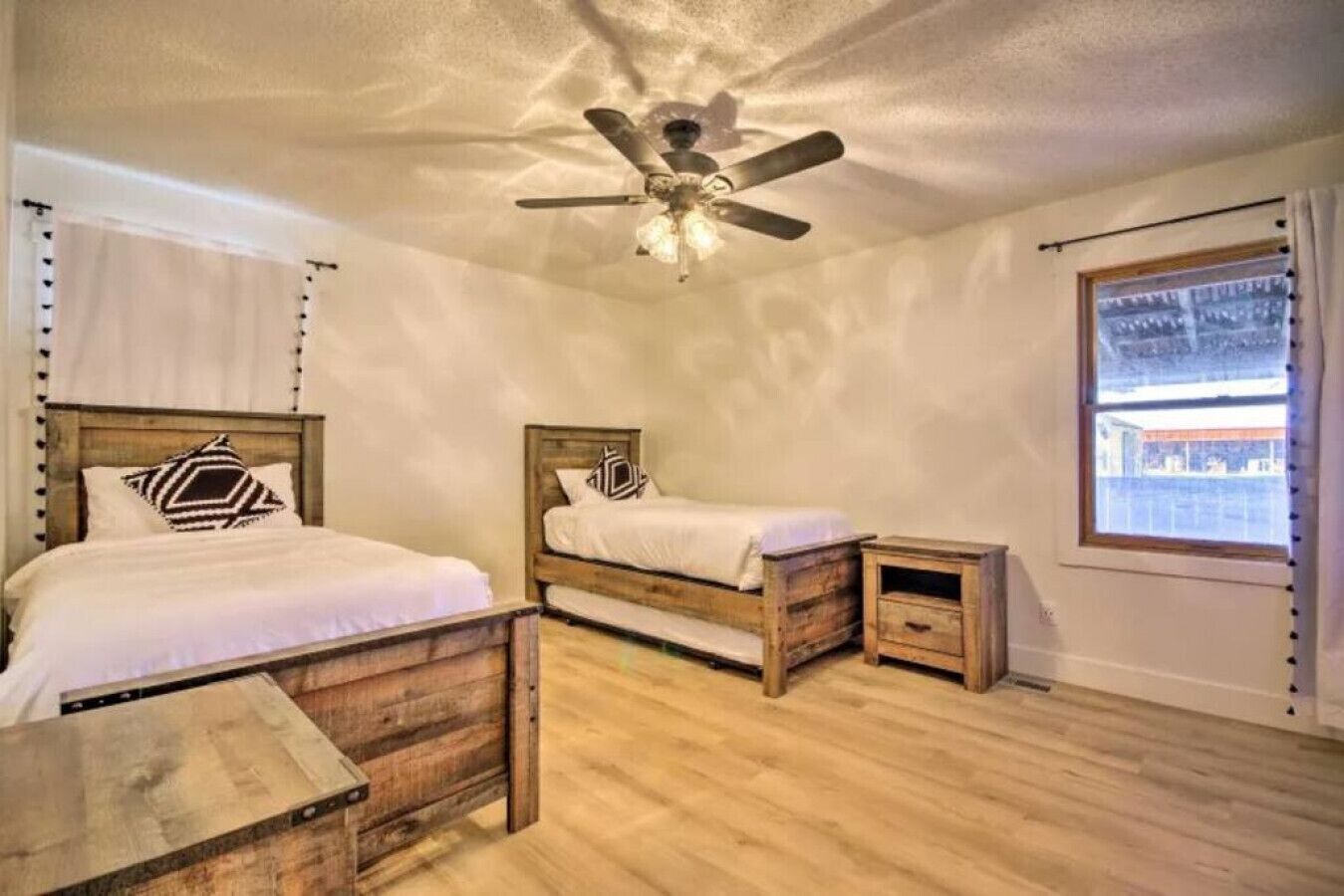 5 bedrooms, desk, iron/ironing board, free WiFi