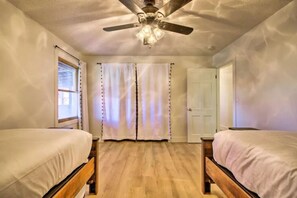 5 Schlafzimmer, Schreibtisch, Bügeleisen/Bügelbrett, kostenloses WLAN