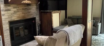 Pickeral Lake Cottage w/ Fish & Ski boat 2 bedrooms 1 bath