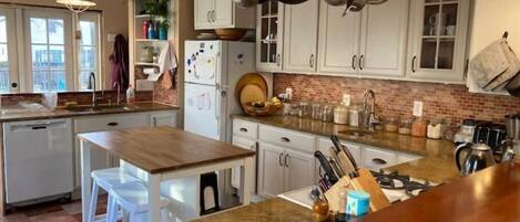 雪櫃、微波爐、焗爐、爐具