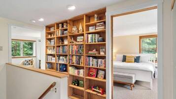 2 Schlafzimmer, Schreibtisch, Bügeleisen/Bügelbrett, Reisekinderbett
