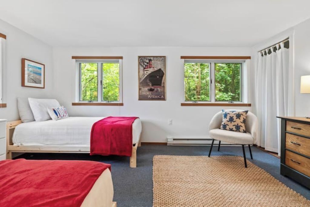 2 Schlafzimmer, Schreibtisch, Bügeleisen/Bügelbrett, Reisekinderbett