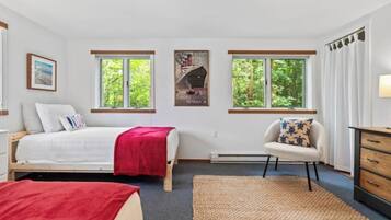 2 Schlafzimmer, Schreibtisch, Bügeleisen/Bügelbrett, Reisekinderbett