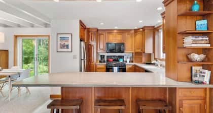 Family Friendly 2BR Home · Walk to Beach + Downtown Rockport · KING Bed