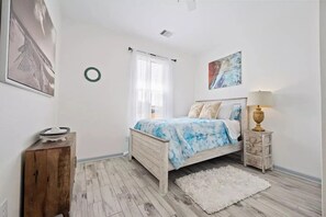 2 bedrooms, bed sheets - The Coral Reef
 (Galveston)