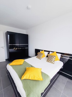 2 chambres, fer et planche à repasser, Wi-Fi gratuit, draps fournis
