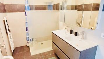 Hair dryer, towels
