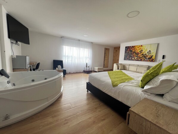 Suite, Hot Tub | Desk, blackout drapes, free WiFi, bed sheets - Nogal Suite Hotel Ipiales (Ipiales)