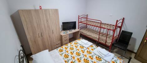 1 bedroom, WiFi, bed sheets