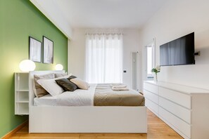 2 عدّة غرف نوم ومكواة/لوح كي وواي فاي وملاءات أسرّة