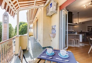 تناول الطع�ام بالخارج