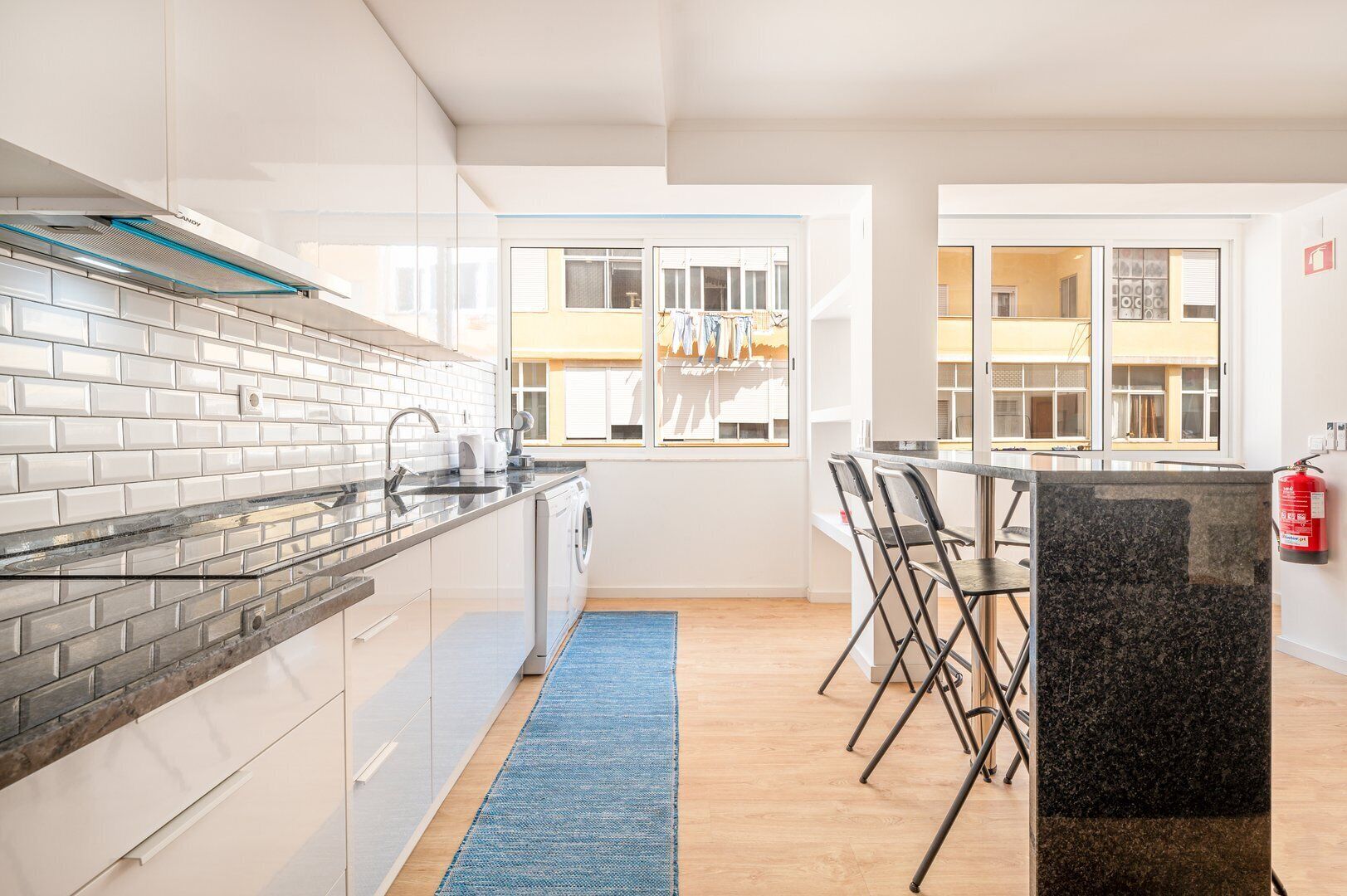 Geladeira, micro-ondas, fogão, lava-louças