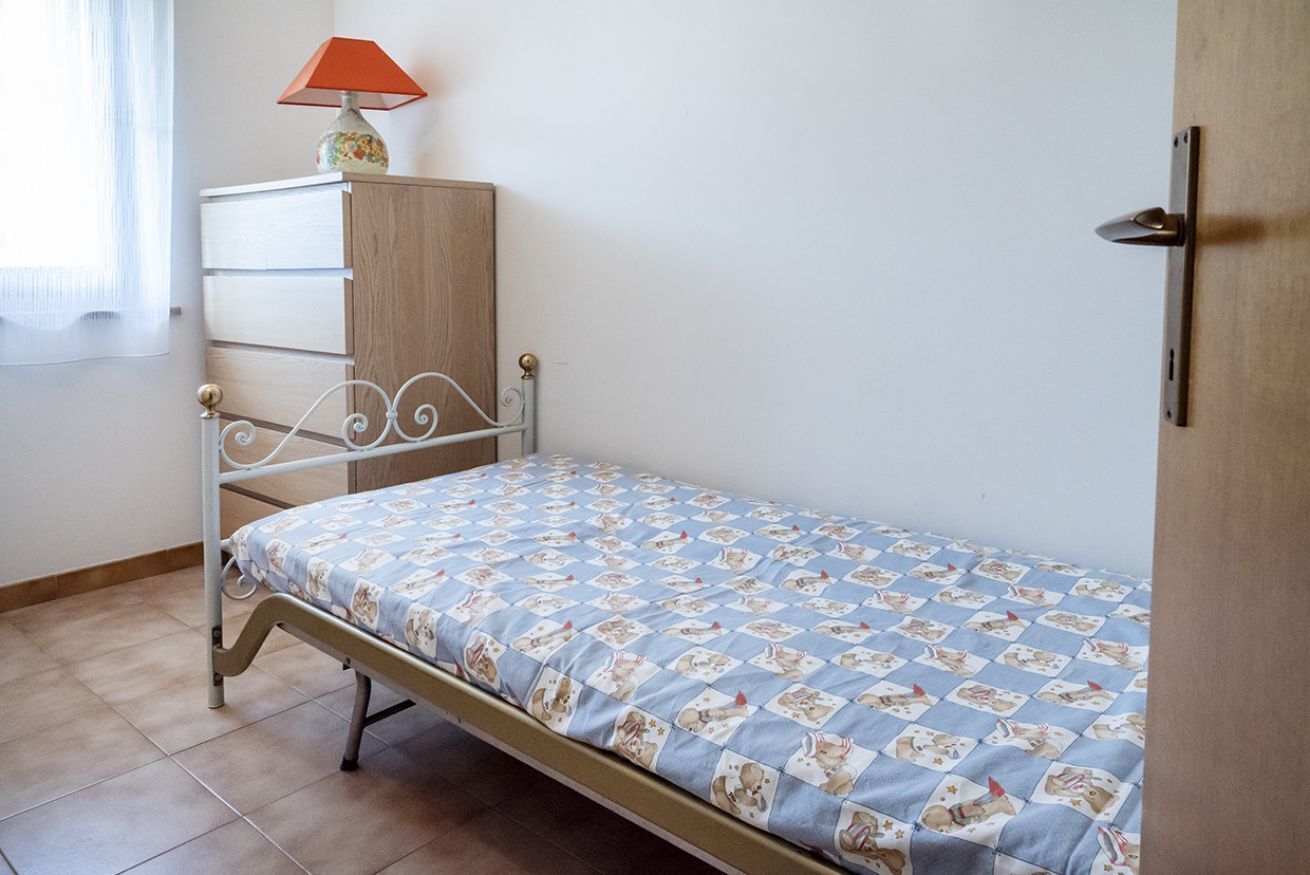 2 bedrooms, bed sheets