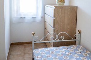 2 bedrooms, bed sheets