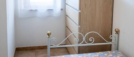 2 bedrooms, bed sheets