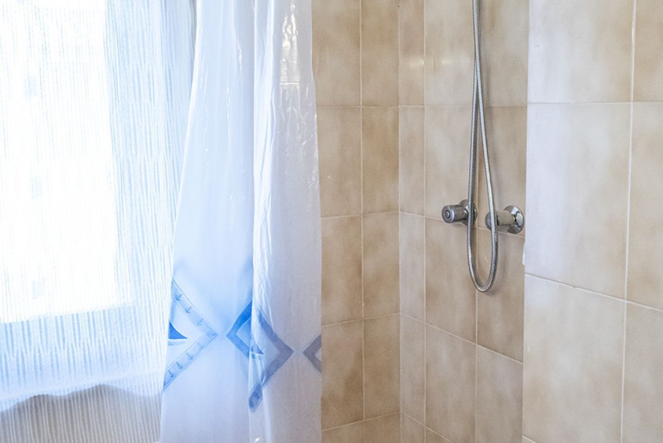 Shower, bidet, towels