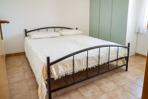 2 bedrooms, bed sheets