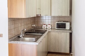 Kühlschrank, Esstisch