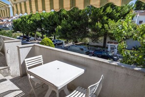 Outdoor dining - M370 - Marcelli, studio flat with terrace (Marcelli)