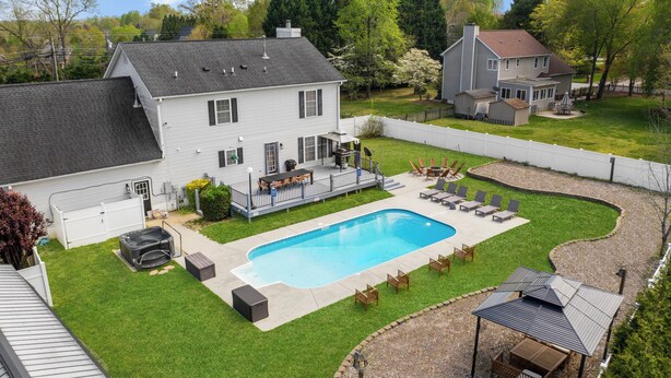 Exterior - Hot tub, Fire-pit, Pool Table, Heated Pool (Jamestown)